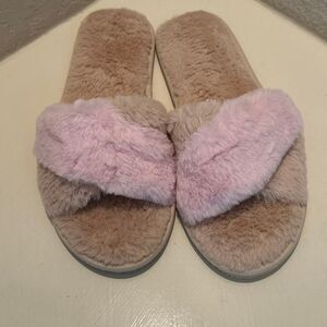 L*Space Size M/L Fuzzy Slipper Slides Pink Tan Faux Fur Soft Cozy Loungewear NEW